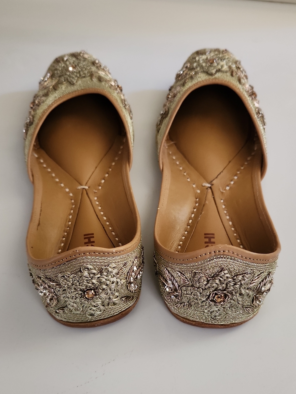 Mochi Embroidered Punjabi Jutti Flats Size 40 Gold Cream US 9 - Picture 6 of 17